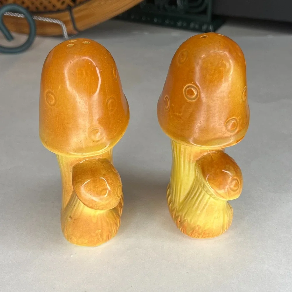 Vintage Ceramic Mushroom Salt & Pepper Shakers Made in Japan 5